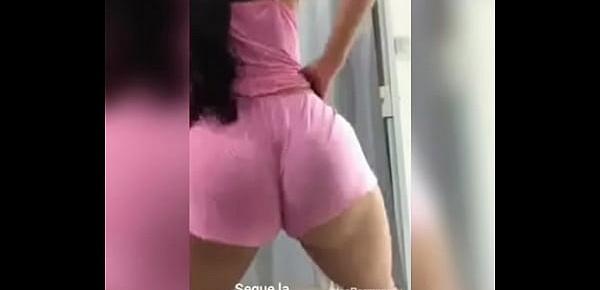  Novinha rebolando